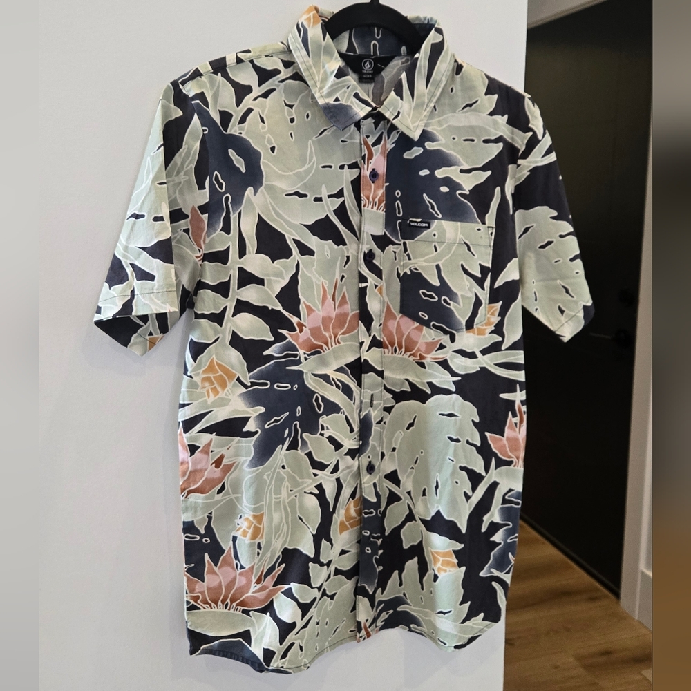 Volcom Men's Short Sleeve Button-Up Shirt - Black, Sage & Tan Floral